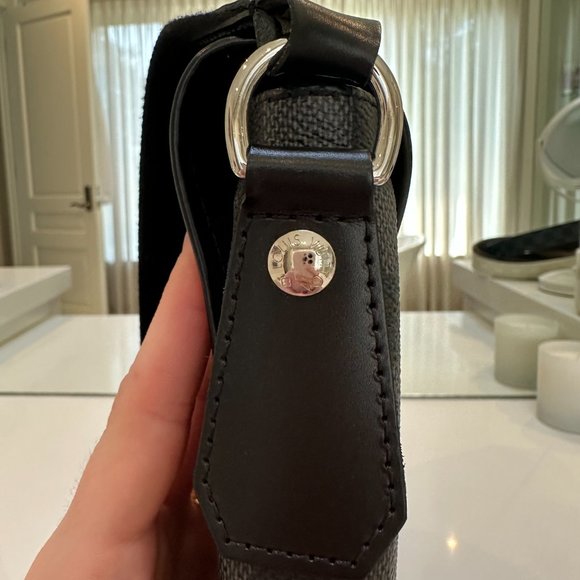 Louis Vuitton Damier Graphite Daniel GM Messenger Bag - Picture 7 of 9